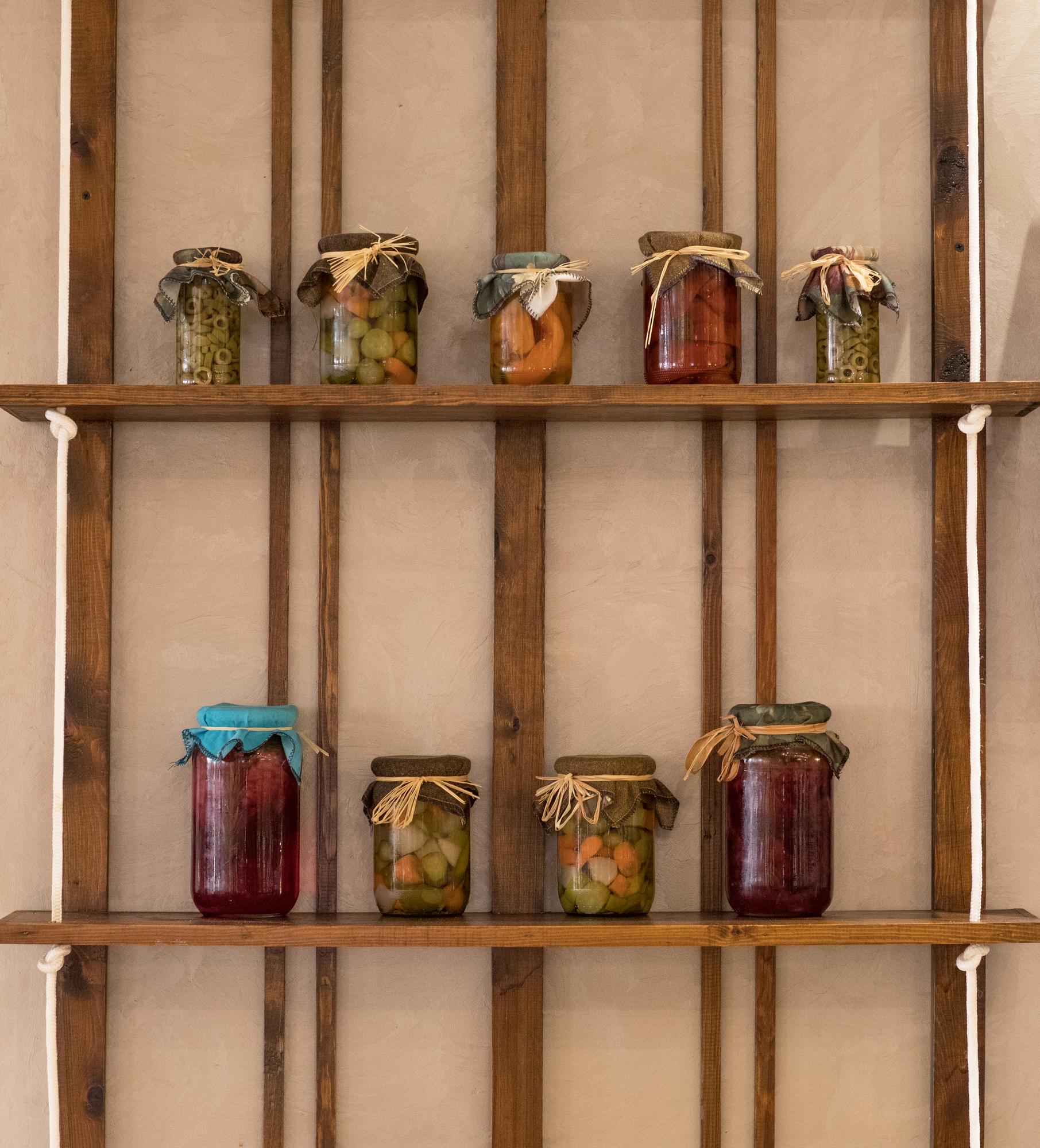 Słoiki z przygotowanymi przetworami